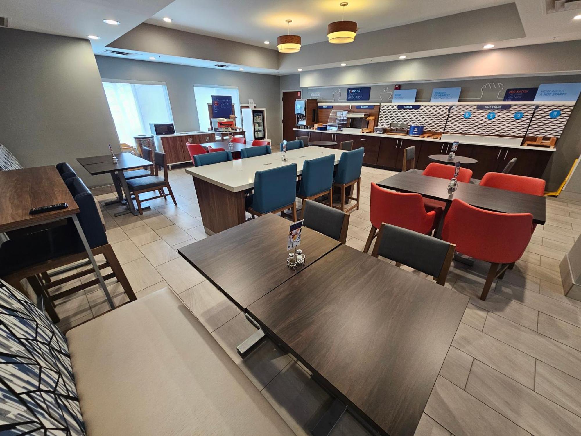 Holiday Inn Express Hotel & Suites Cincinnati-Blue Ash, An Ihg Hotel Εξωτερικό φωτογραφία