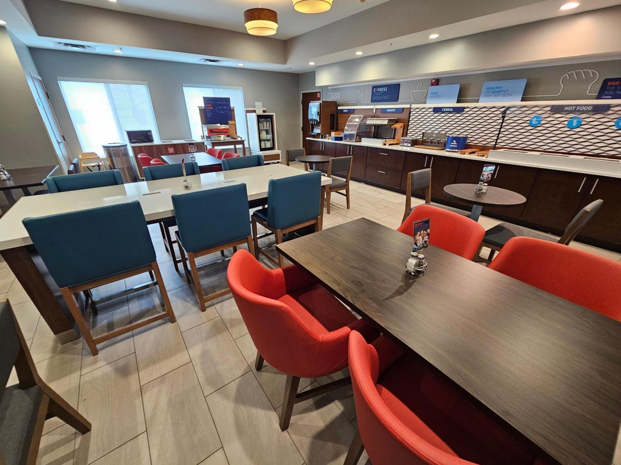 Holiday Inn Express Hotel & Suites Cincinnati-Blue Ash, An Ihg Hotel Εξωτερικό φωτογραφία